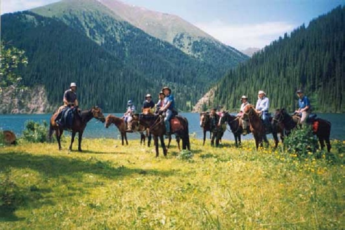 【 카자흐스탄 】 트래킹 + 자연경관 탐방 《 협곡 / 폭포 / 산정호수 / 만년설 》 《 4박 6일 》