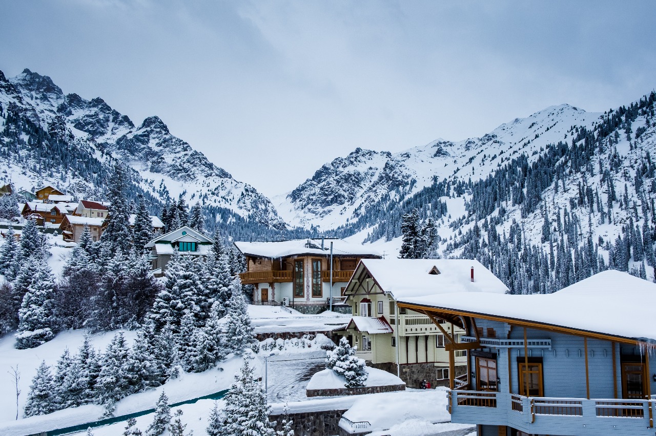 【 카자흐스탄 】 트래킹 + 자연경관 탐방 《 협곡 / 폭포 / 산정호수 / 만년설 》 《 4박 6일 》